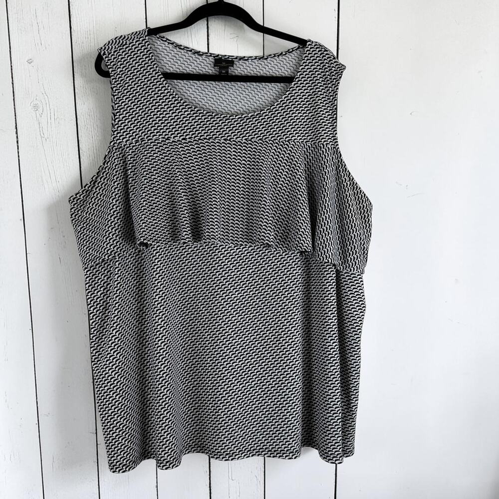Worthington Woman Sleeveless Blouse 3X Black White Pleated Career Chic